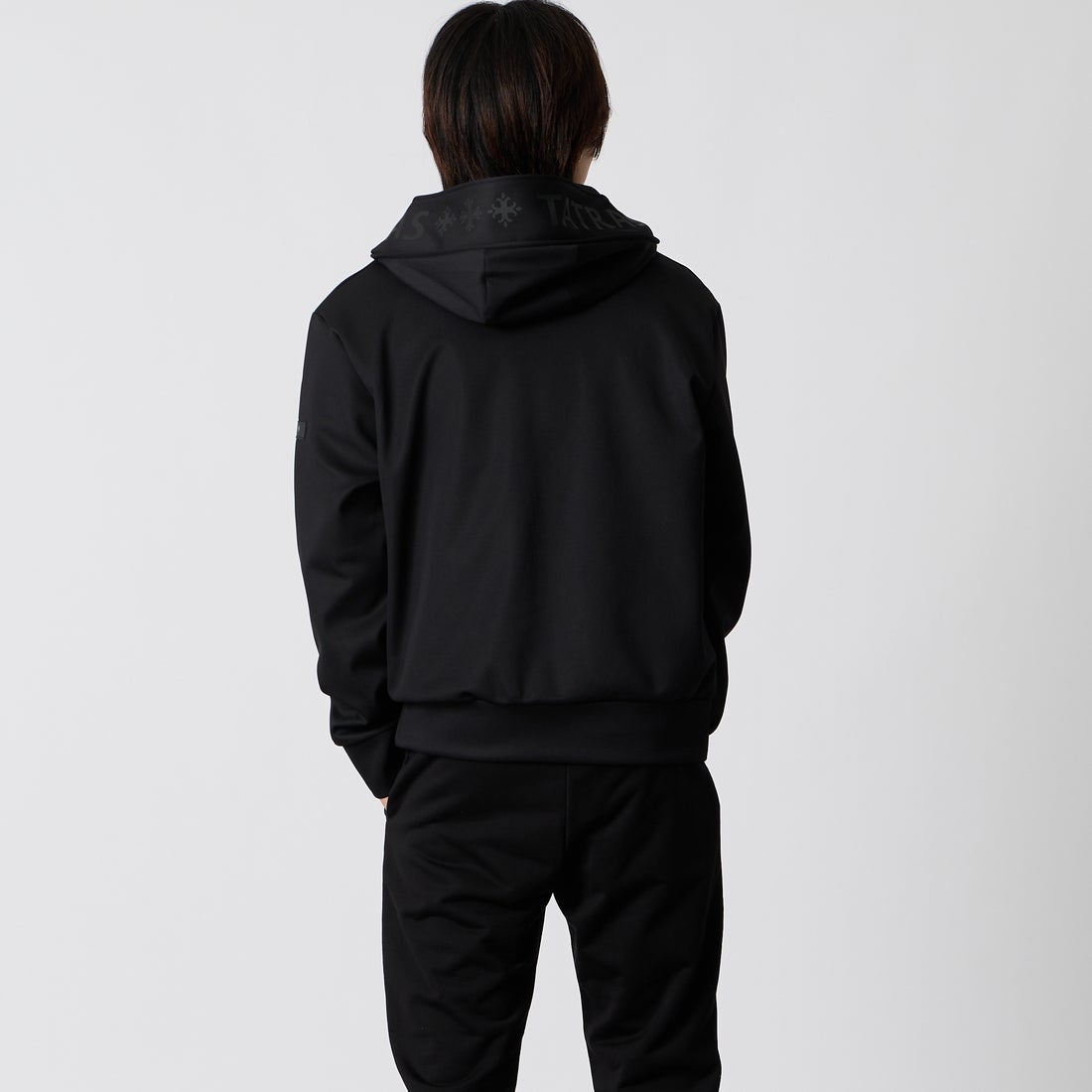 TATRAS [タトラス] BARBIO/バルビオ パーカー [MCKA0405063588] BLACK &&モデル身長：177cm 着用サイズ：2&&