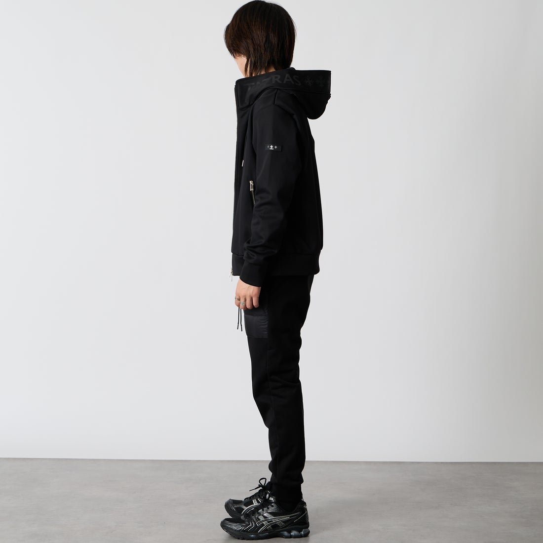 TATRAS [タトラス] BARBIO/バルビオ パーカー [MCKA0405063588] BLACK &&モデル身長：177cm 着用サイズ：2&&
