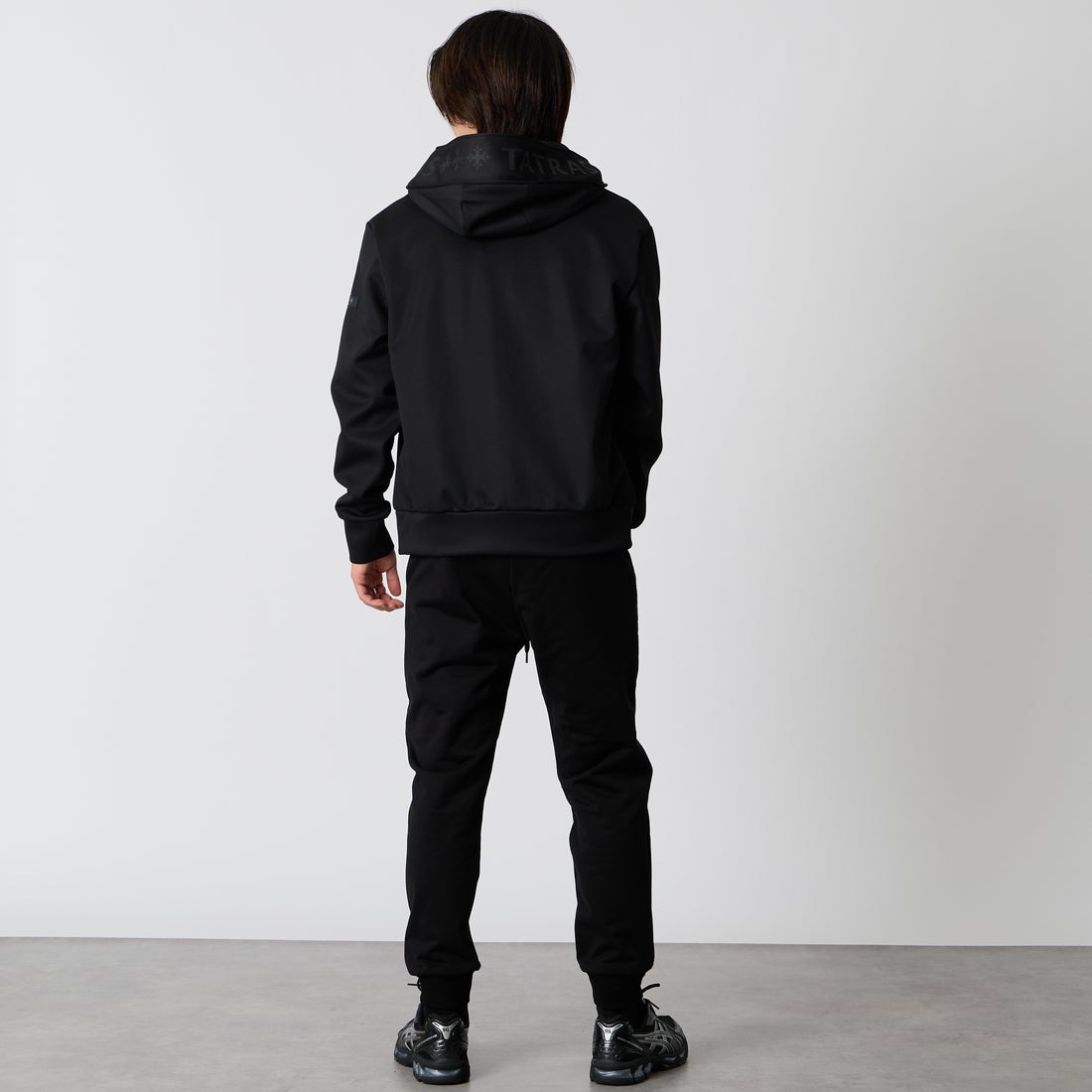 TATRAS [タトラス] BARBIO/バルビオ パーカー [MCKA0405063588] BLACK &&モデル身長：177cm 着用サイズ：2&&