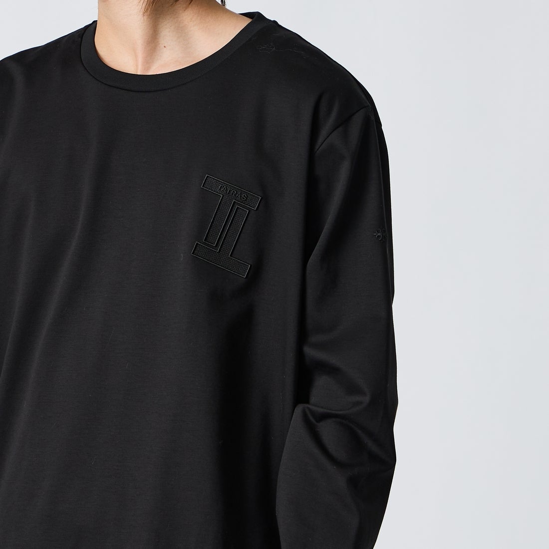 TATRAS [タトラス] MIENGO/ミエンゴ Tシャツ [MCKA0690083588] BLACK &&モデル身長：177cm 着用サイズ：3&&