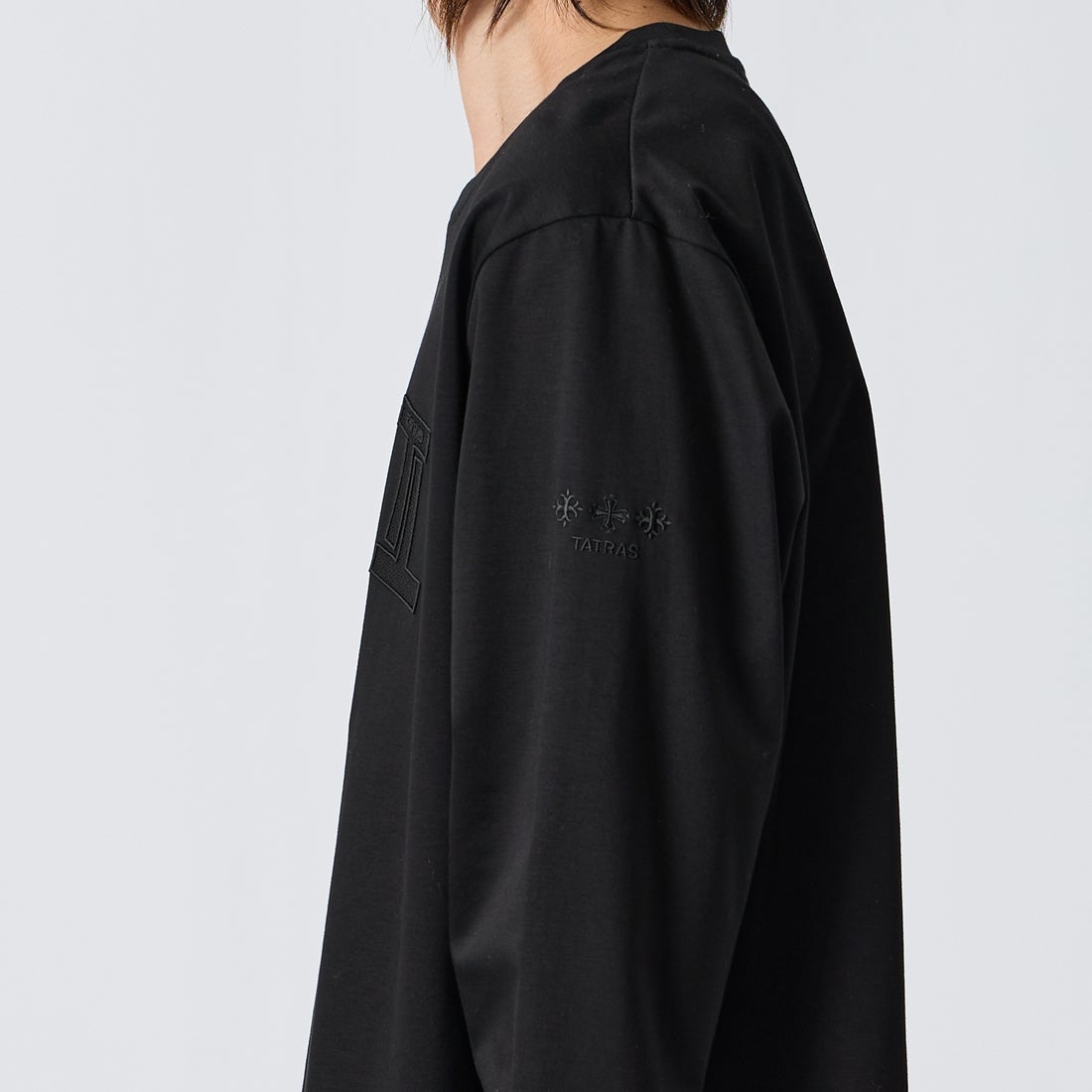 TATRAS [タトラス] MIENGO/ミエンゴ Tシャツ [MCKA0690083588] BLACK &&モデル身長：177cm 着用サイズ：3&&