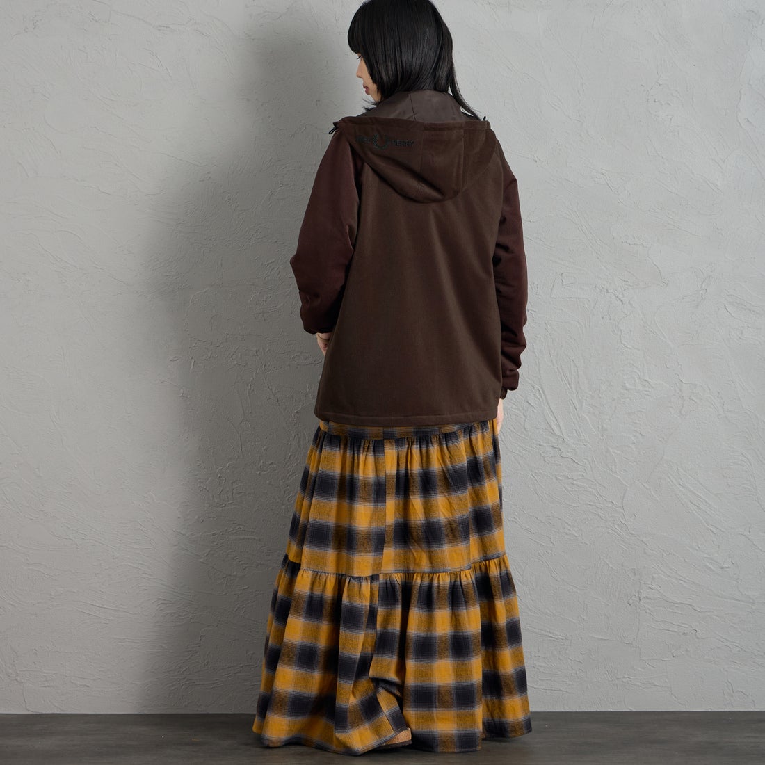 FRED PERRY [フレッドペリー] 別注 フードロゴ刺繍 コーデュロイジャケット [FPM-26A-026JF] RICH BROWN &&モデル身長：162cm 着用サイズ：S&&
