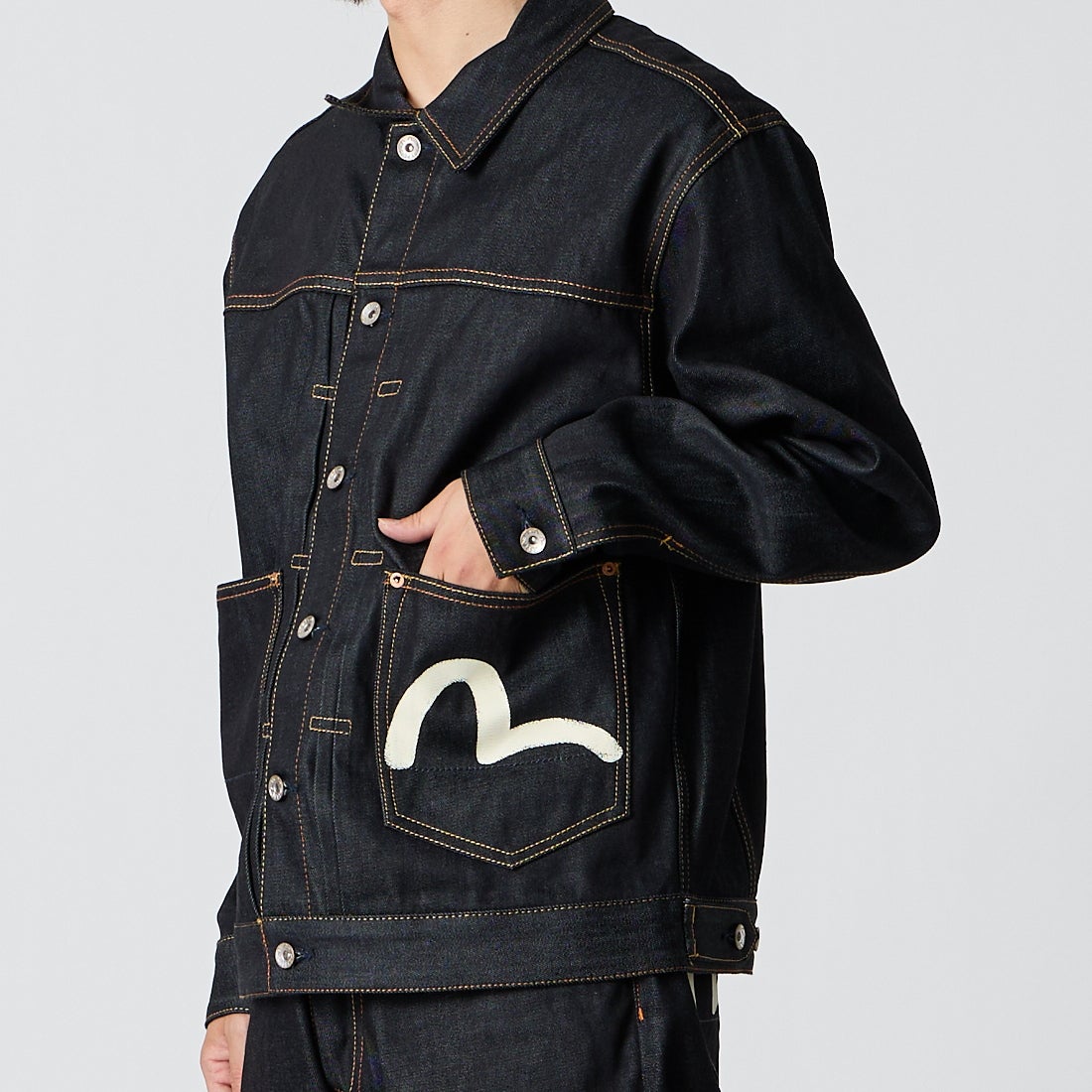EVISU [エヴィス] カモメプリント マルチポケット デニムジャケット [2EAHTM5JK1235] RAW INDIGO &&モデル身長：175cm 着用サイズ：M&&