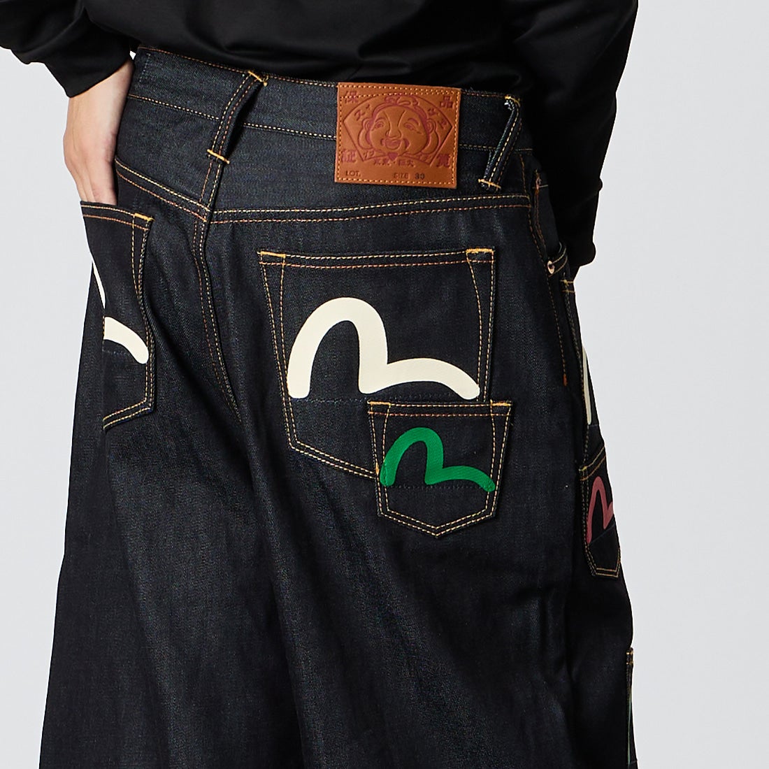 EVISU [エヴィス] カモメプリント マルチポケット デニムショーツ [2EAHTM5DS7031] RAW INDIGO &&モデル身長：175cm 着用サイズ：30&&