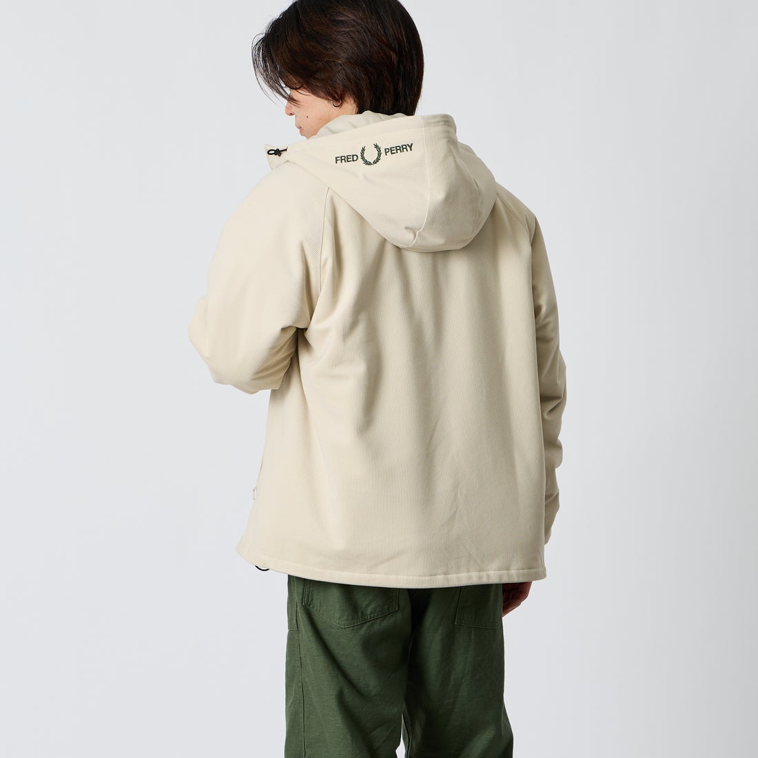 FRED PERRY [フレッドペリー] 別注 フードロゴ刺繍 コーデュロイジャケット [FPM-26A-026JF] OATMEAL/NI &&モデル身長：177cm 着用サイズ：L&&