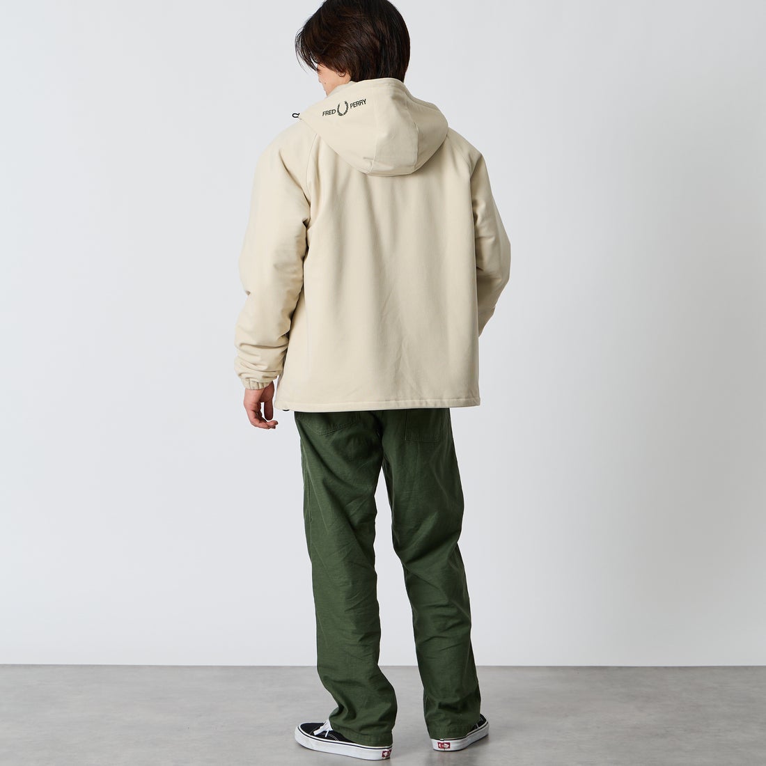 FRED PERRY [フレッドペリー] 別注 フードロゴ刺繍 コーデュロイジャケット [FPM-26A-026JF] OATMEAL/NI &&モデル身長：177cm 着用サイズ：L&&