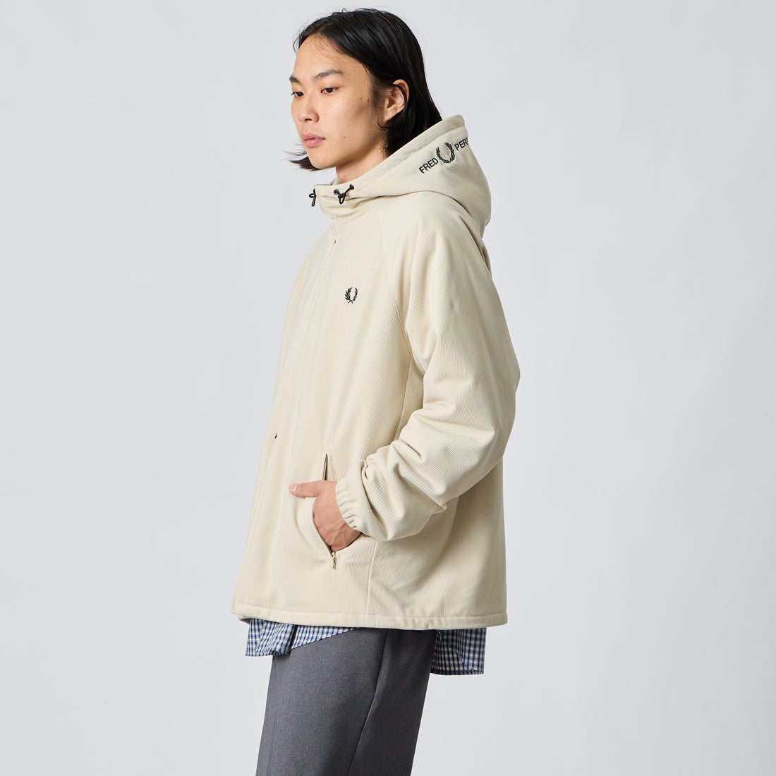FRED PERRY [フレッドペリー] 別注 フードロゴ刺繍 コーデュロイジャケット [FPM-26A-026JF] OATMEAL/NI &&モデル身長：175cm 着用サイズ：L&&