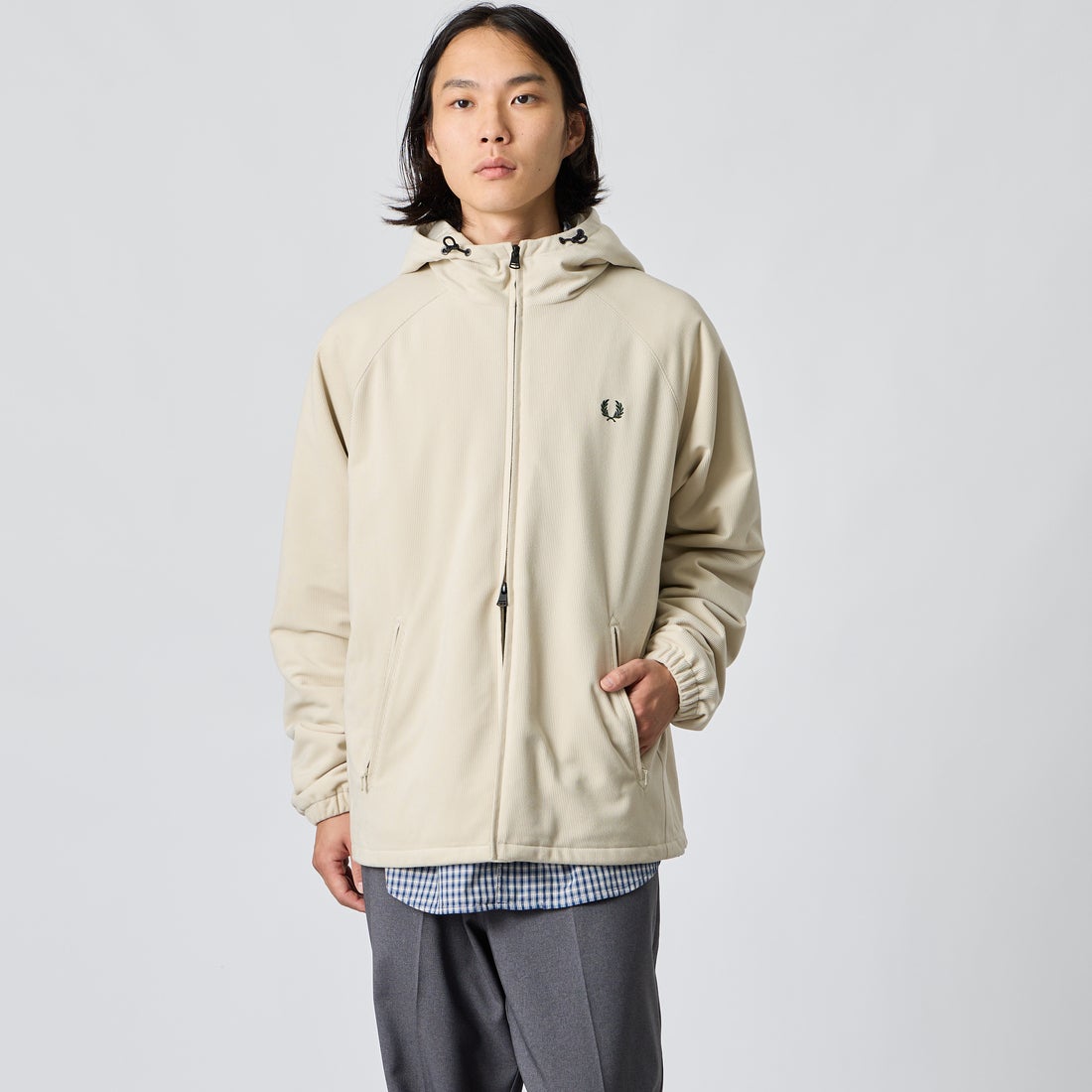 FRED PERRY [フレッドペリー] 別注 フードロゴ刺繍 コーデュロイジャケット [FPM-26A-026JF] OATMEAL/NI &&モデル身長：175cm 着用サイズ：L&&
