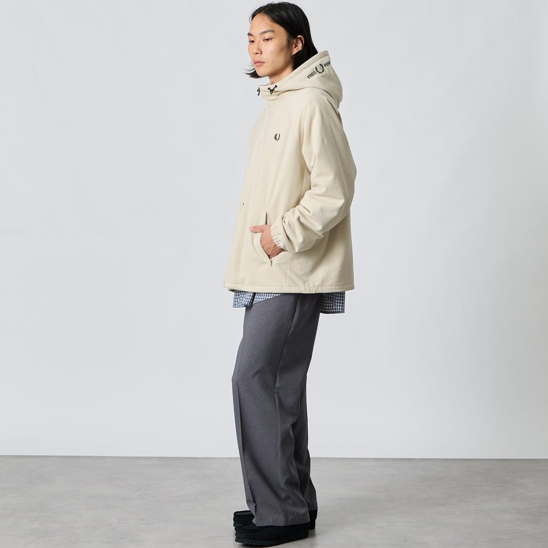 FRED PERRY [フレッドペリー] 別注 フードロゴ刺繍 コーデュロイジャケット [FPM-26A-026JF] OATMEAL/NI &&モデル身長：175cm 着用サイズ：L&&