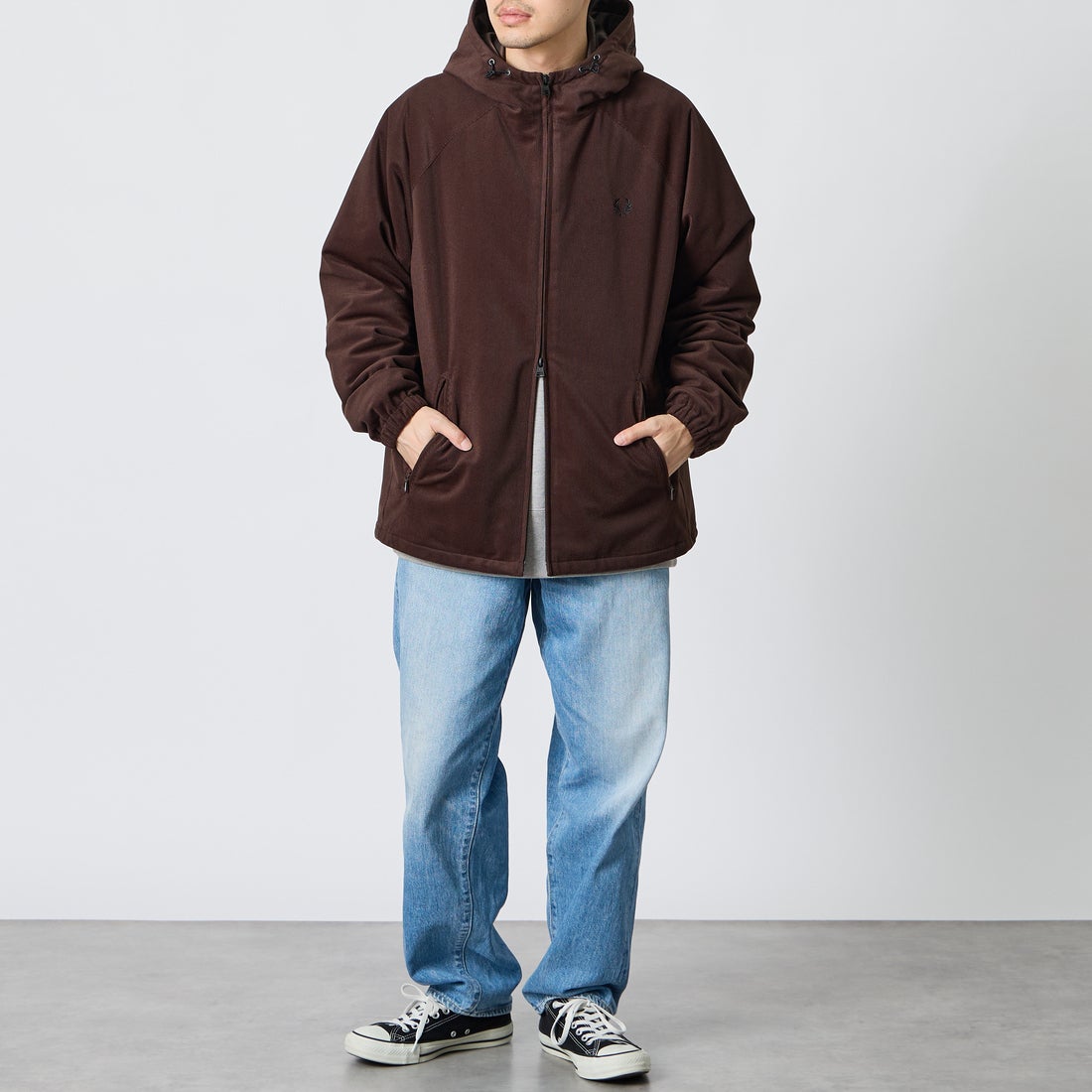 FRED PERRY [フレッドペリー] 別注 フードロゴ刺繍 コーデュロイジャケット [FPM-26A-026JF] RICH BRWON &&モデル身長：168cm 着用サイズ：L&&