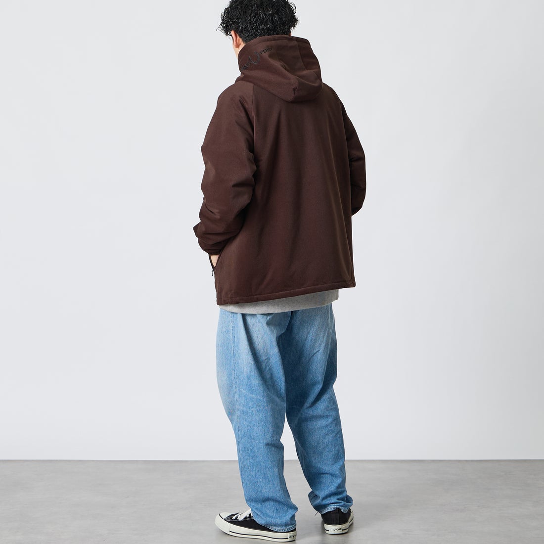 FRED PERRY [フレッドペリー] 別注 フードロゴ刺繍 コーデュロイジャケット [FPM-26A-026JF] RICH BRWON &&モデル身長：168cm 着用サイズ：L&&