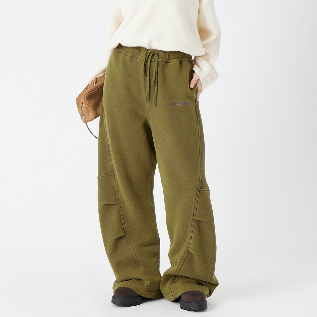 ROTA CANAL [ロタ カナル] パウダードスウェットパンツ [3305-262011] KHAKI &&モデル身長：162cm 着用サイズ：M&&