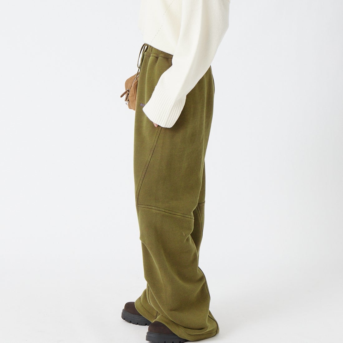 ROTA CANAL [ロタ カナル] パウダードスウェットパンツ [3305-262011] KHAKI &&モデル身長：162cm 着用サイズ：M&&