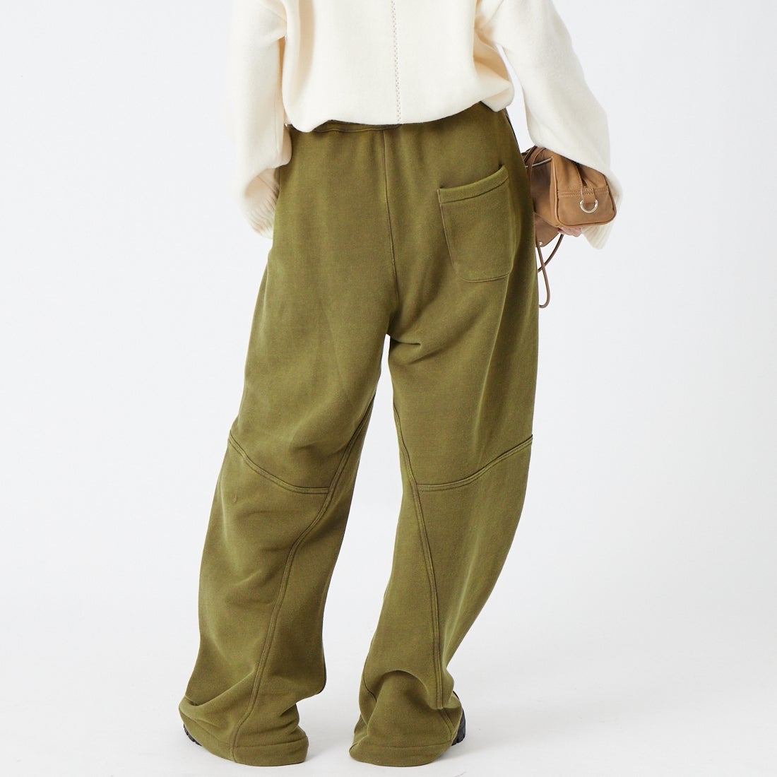 ROTA CANAL [ロタ カナル] パウダードスウェットパンツ [3305-262011] KHAKI &&モデル身長：162cm 着用サイズ：M&&