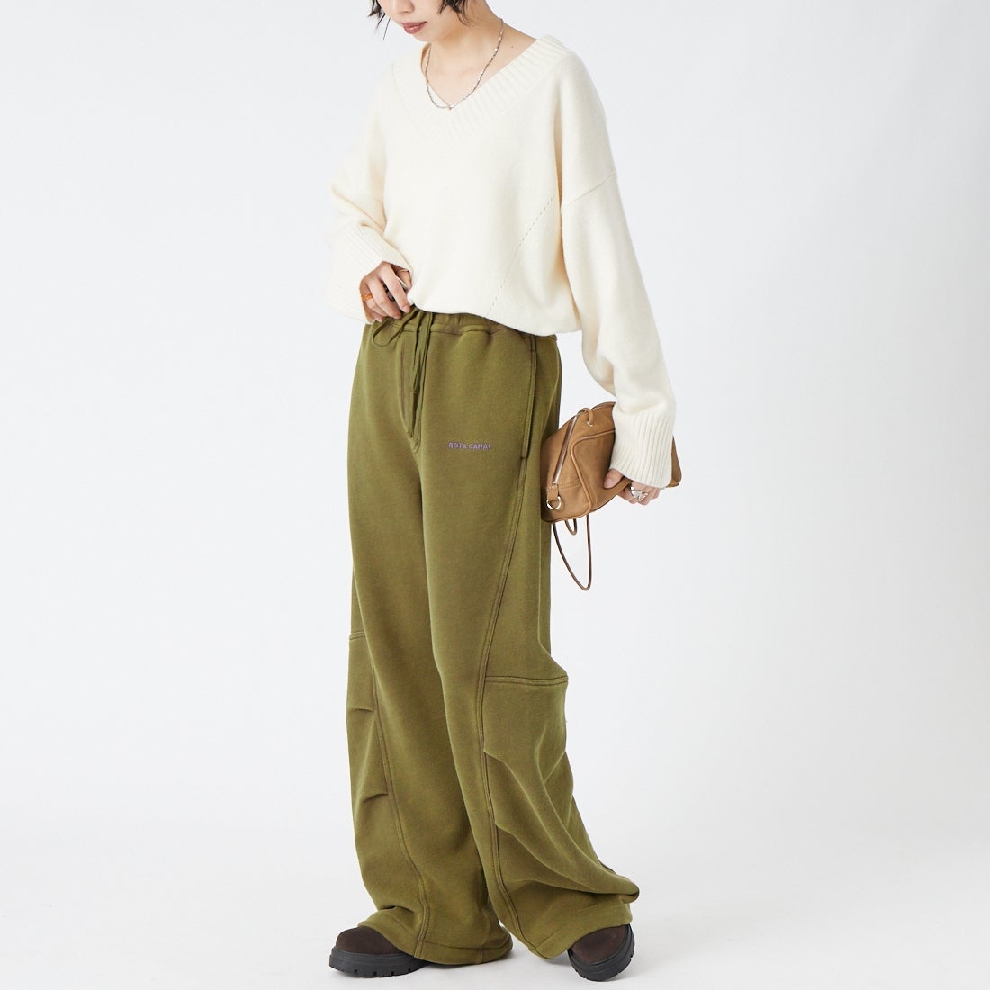 ROTA CANAL [ロタ カナル] パウダードスウェットパンツ [3305-262011] KHAKI &&モデル身長：162cm 着用サイズ：M&&