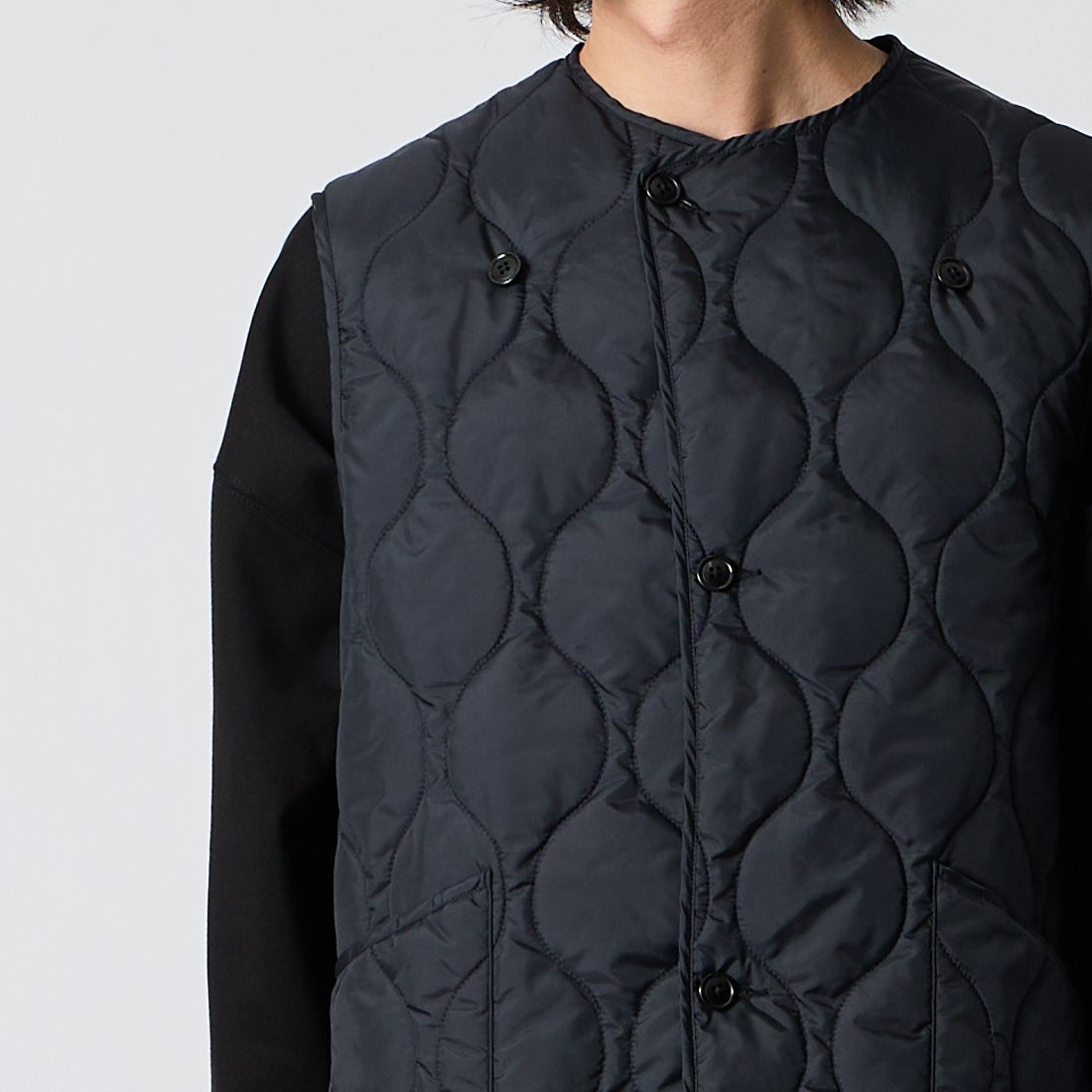 blurhms ROOTSTOCK [ブラームス ルーツストック] ナイロンキルティング A.B.Lベスト [BROOTS26F9] 02 BLACK &&モデル身長：175cm 着用サイズ：3&&