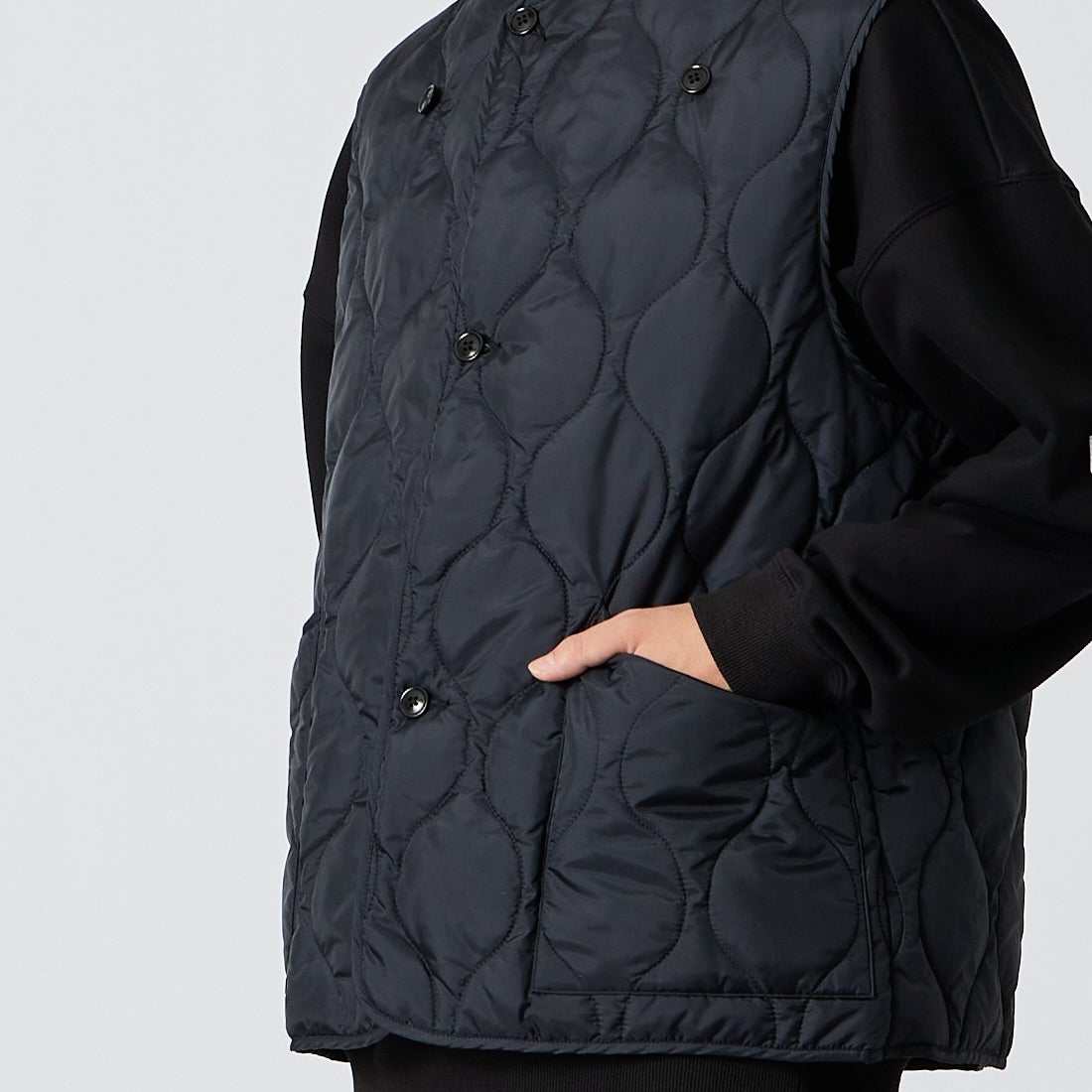 blurhms ROOTSTOCK [ブラームス ルーツストック] ナイロンキルティング A.B.Lベスト [BROOTS26F9] 02 BLACK &&モデル身長：175cm 着用サイズ：3&&