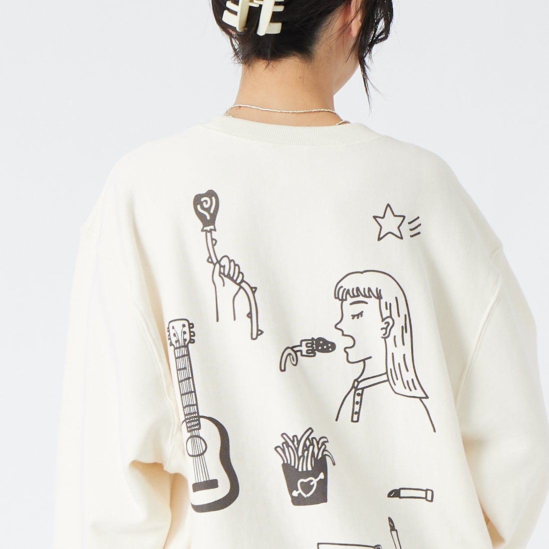 Health knit [ヘルスニット] TONDABAYASHI RAN コラボクルーネックスウェット [HR26F-M351] 61 IVORY &&モデル身長：162cm 着用サイズ：S&&