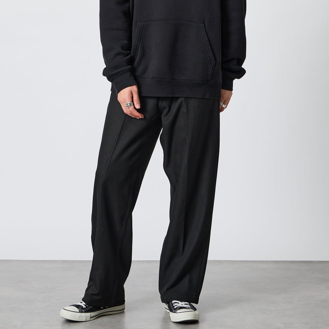 01 BLACK&&モデル身長：177cm 着用サイズ：L&&