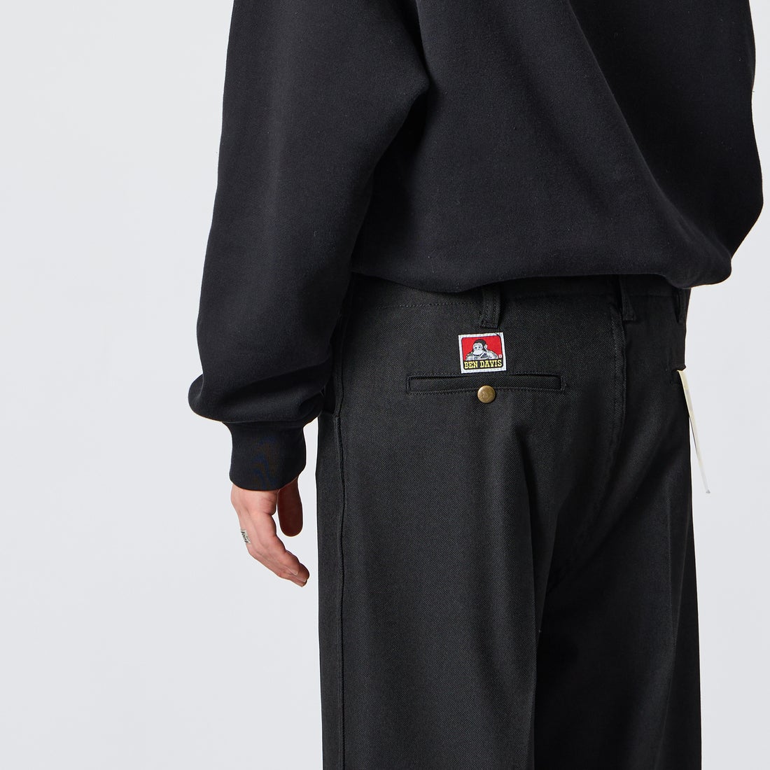 BEN DAVIS [ベンデイビス] 別注 BEN ワーカーズパンツ [1230-23180907-JF] 01 BLACK &&モデル身長：177cm 着用サイズ：L&&