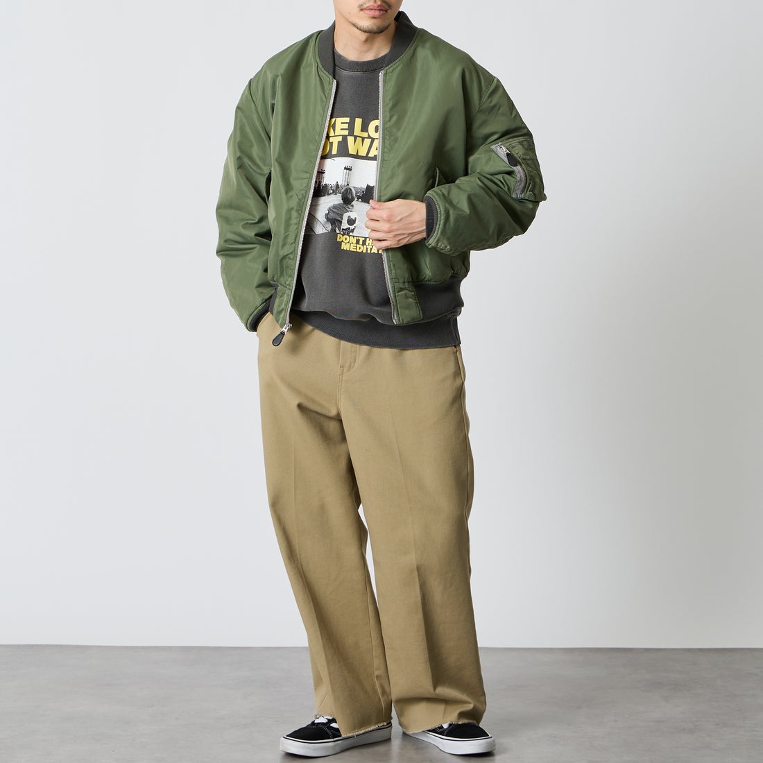 AVIREX [アヴィレックス] 別注 L2-B ミリタリージャケット [783-6252044-JF] SAGE &&モデル身長：168cm 着用サイズ：M&&