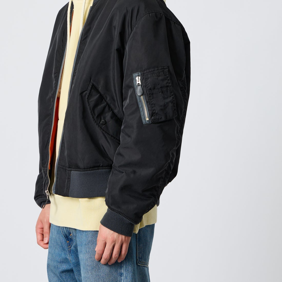 AVIREX [アヴィレックス] 別注 L2-B ミリタリージャケット [783-6252044-JF] BLACK &&モデル身長：177cm 着用サイズ：L&&