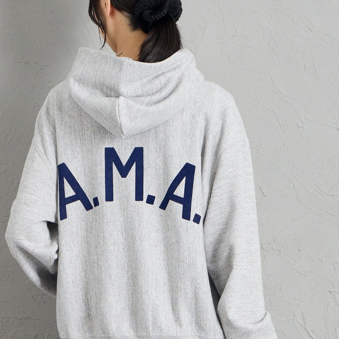 Americana [アメリカーナ] フロッキーバックプリント スウェットパーカー [BRF-846A-1] ﾓｸｸﾞﾚｰ &&モデル身長：162cm 着用サイズ：ONE SIZE&&