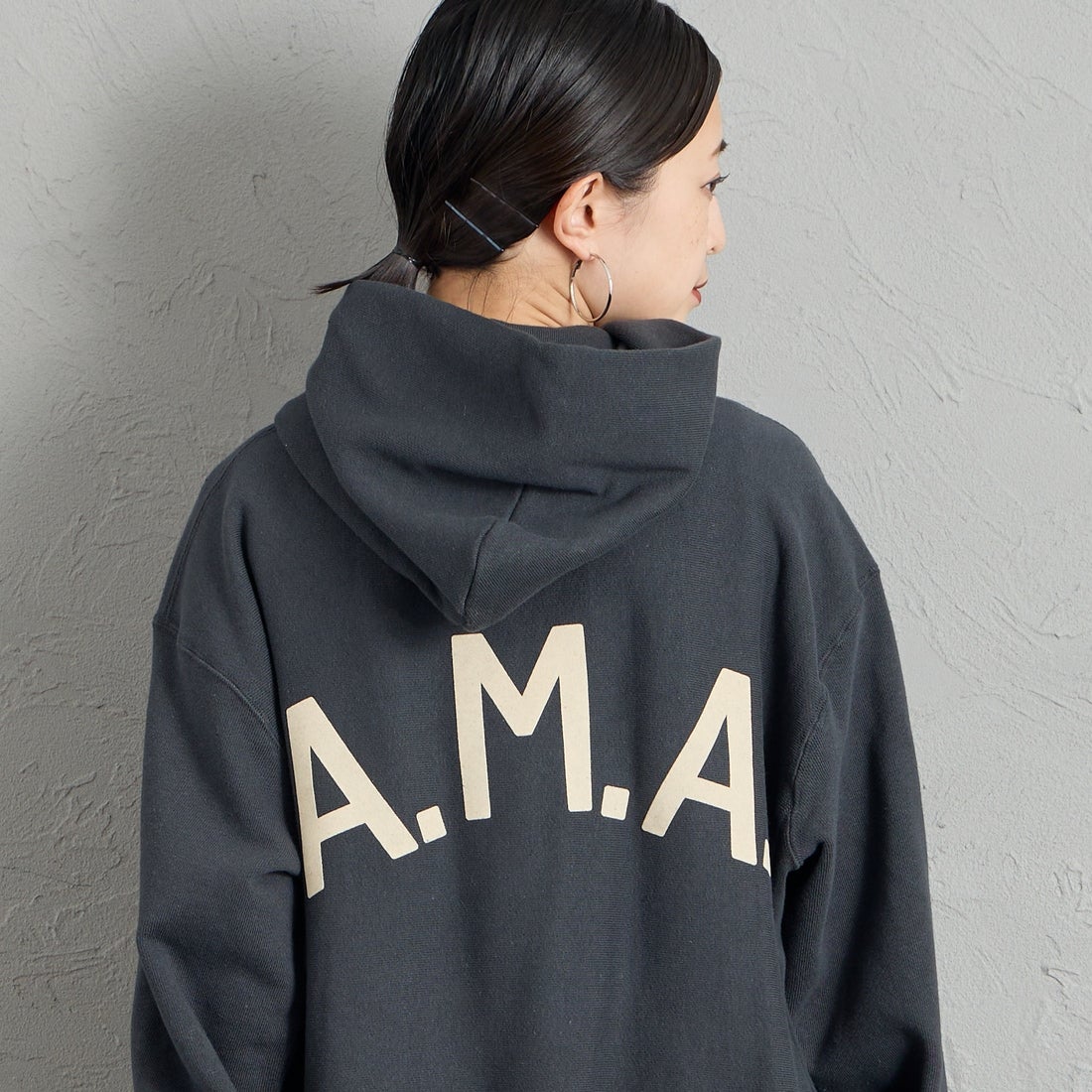Americana [アメリカーナ] フロッキーバックプリント スウェットパーカー [BRF-846A-1] ｽﾐｸﾛ &&モデル身長：150cm 着用サイズ：ONE SIZE&&