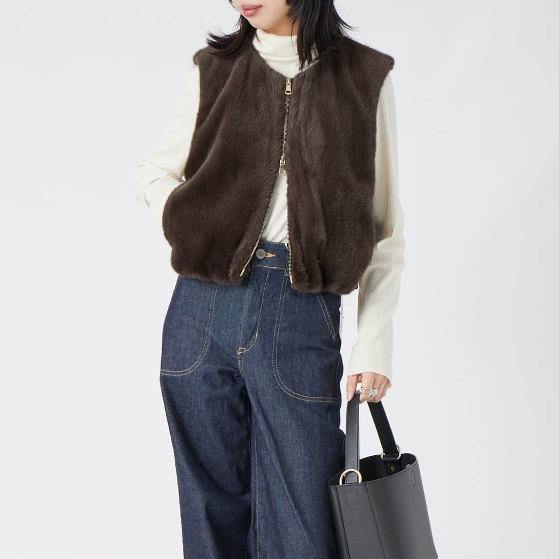 CHIGNON [シニヨン] フェイクファードッキングベスト [4964-008MK] BROWN &&モデル身長：162cm 着用サイズ：F&&