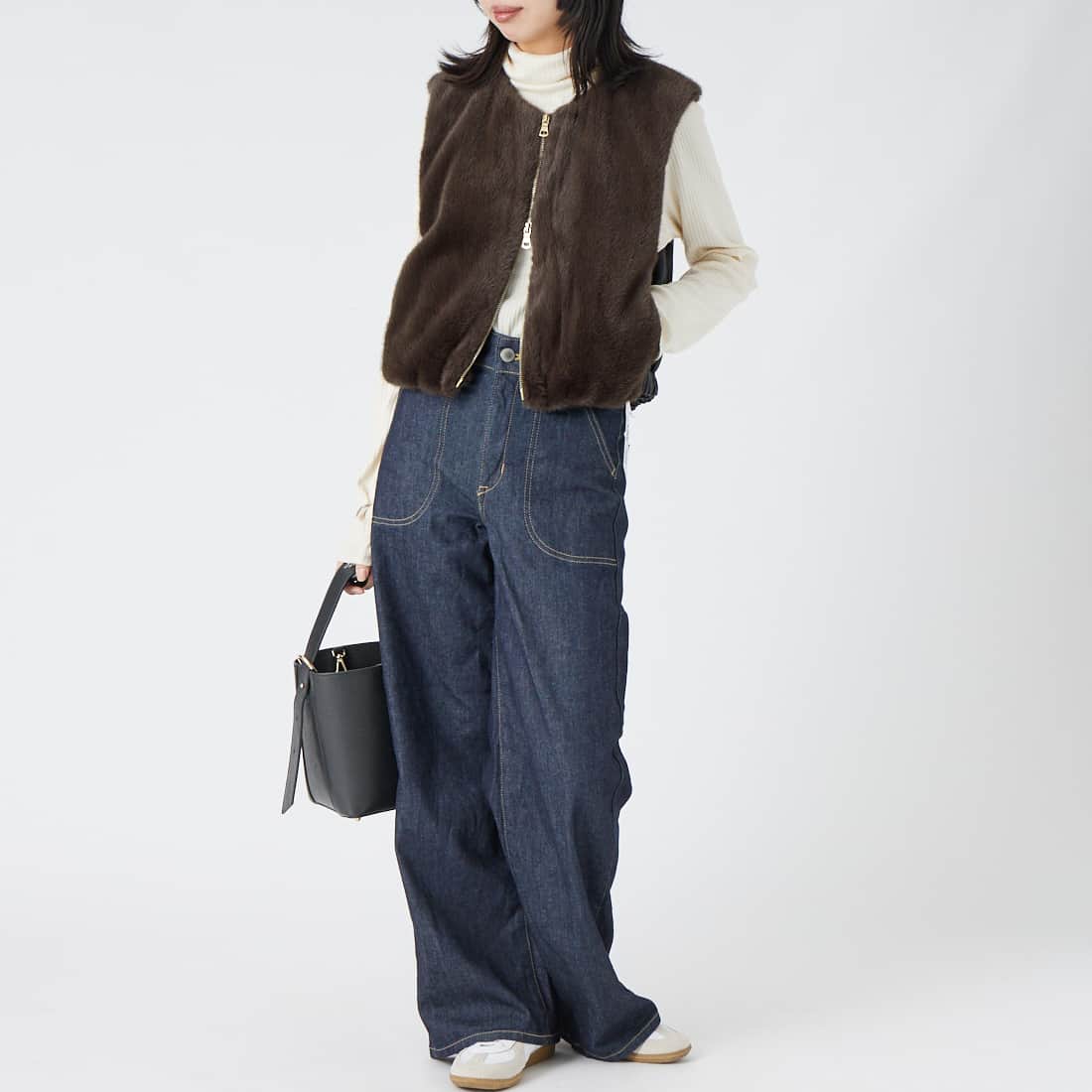 CHIGNON [シニヨン] フェイクファードッキングベスト [4964-008MK] BROWN &&モデル身長：162cm 着用サイズ：F&&