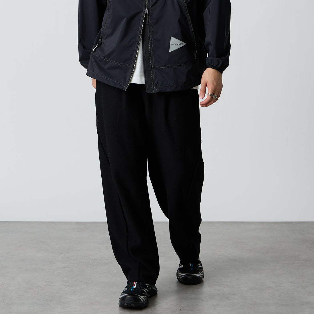 PERS PROJECTS [パースプロジェクト] 別注 アキームツイストトラウザーズ [26FW-23094-JF]BLACK &&モデル身長：177cm 着用サイズ：1&&
