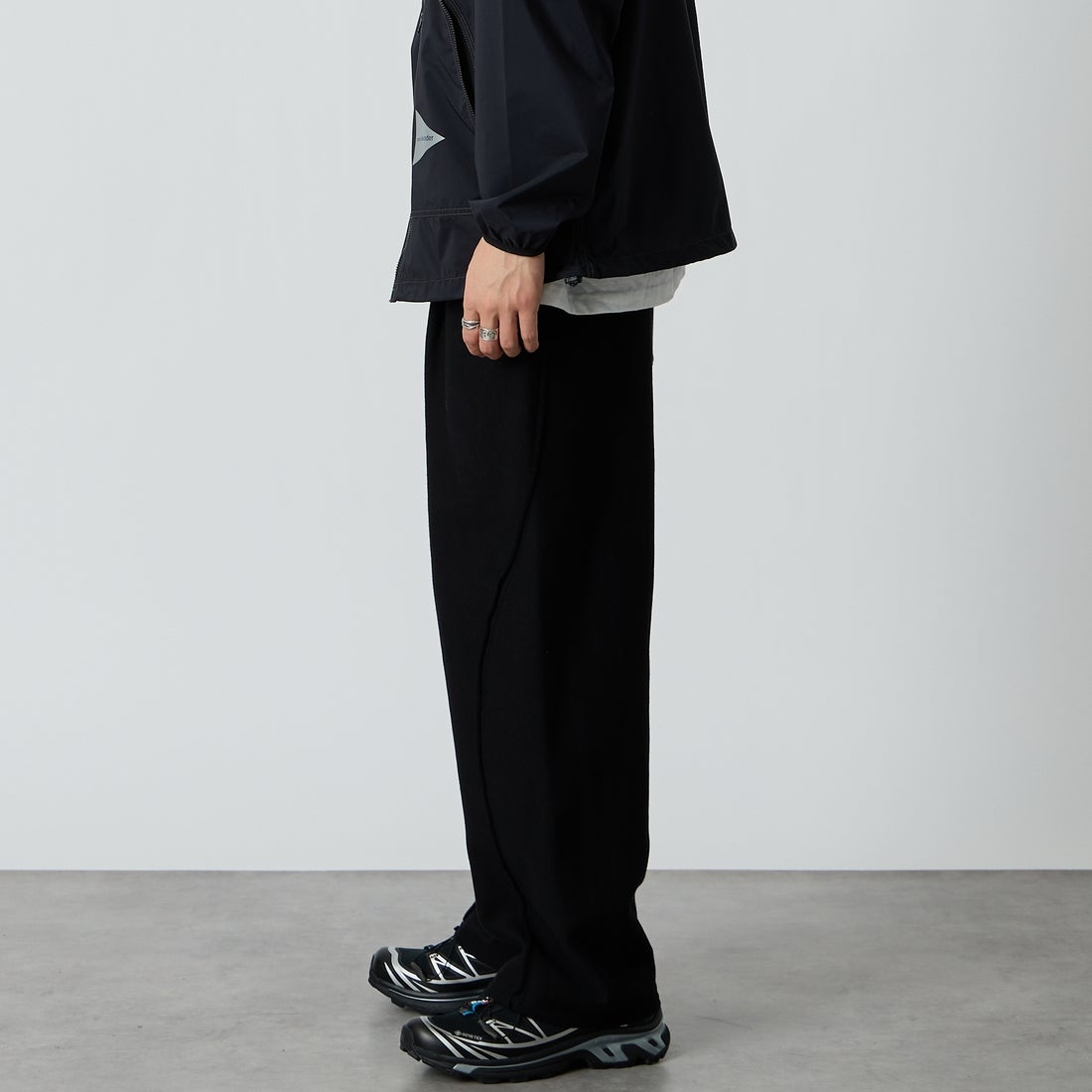 PERS PROJECTS [パースプロジェクト] 別注 アキームツイストトラウザーズ [26FW-23094-JF]BLACK &&モデル身長：177cm 着用サイズ：1&&