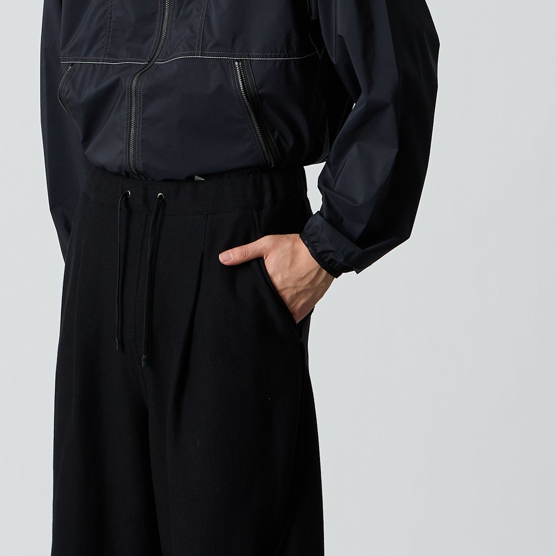 PERS PROJECTS [パースプロジェクト] 別注 アキームツイストトラウザーズ [26FW-23094-JF]BLACK &&モデル身長：177cm 着用サイズ：1&&