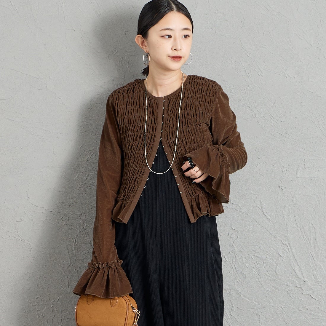 nenom [ネノム] マルチWAY シャーリングベロアカーディガン [NE26332014] 28 BROWN &&モデル身長：150cm 着用サイズ：F&&