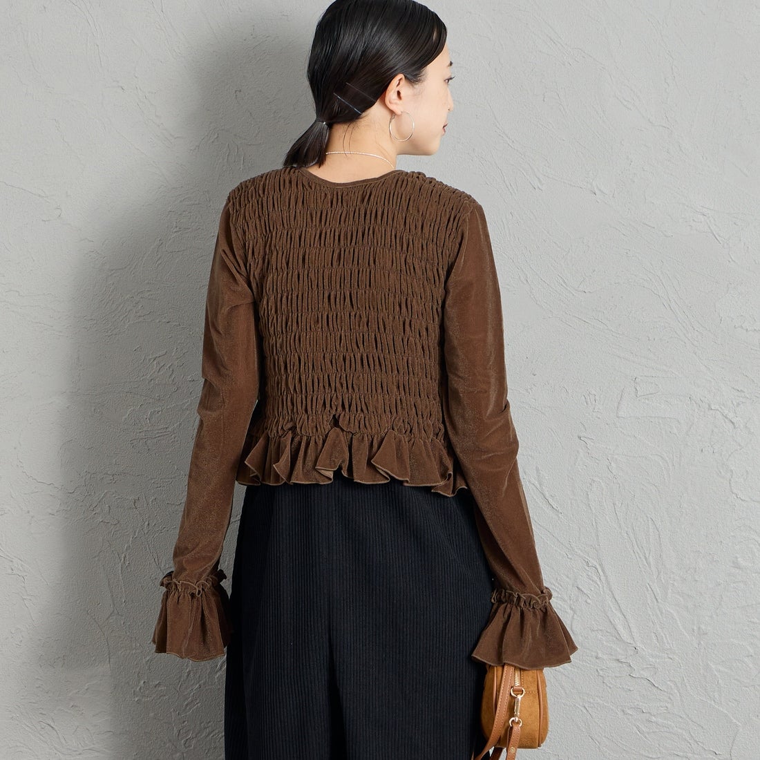 nenom [ネノム] マルチWAY シャーリングベロアカーディガン [NE26332014] 28 BROWN &&モデル身長：150cm 着用サイズ：F&&