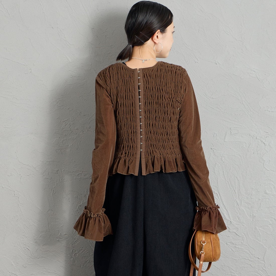 nenom [ネノム] マルチWAY シャーリングベロアカーディガン [NE26332014] 28 BROWN &&モデル身長：150cm 着用サイズ：F&&