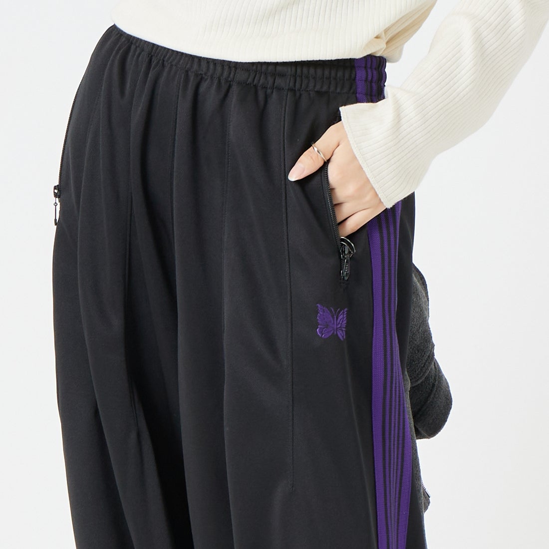Needles [ニードルズ] ヒザデルトラックパンツ [TY355] C BLACK &&モデル身長：162cm 着用サイズ：2&&