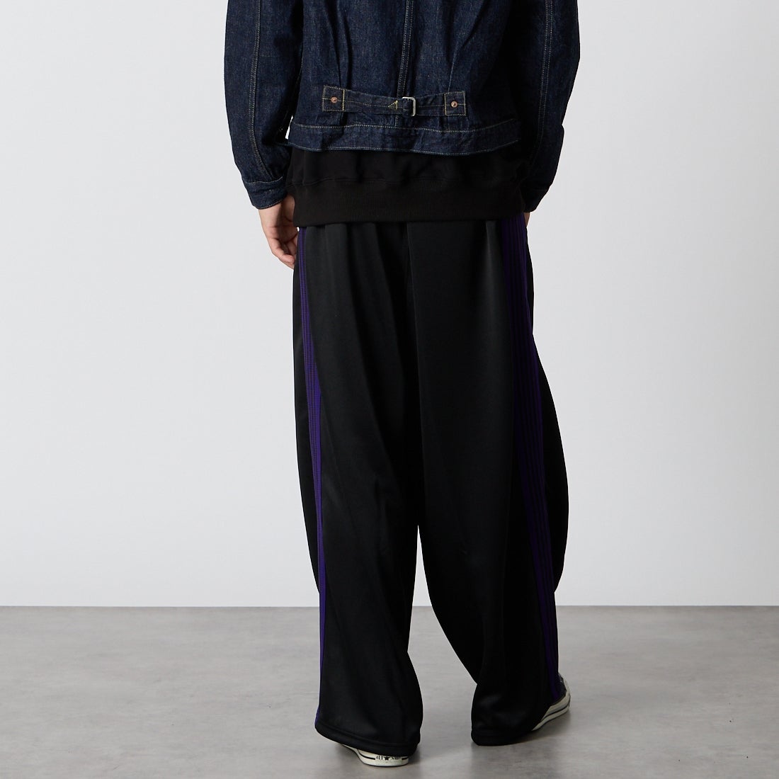 Needles [ニードルズ] ヒザデルトラックパンツ [TY355] C BLACK &&モデル身長：175cm 着用サイズ：XS&&