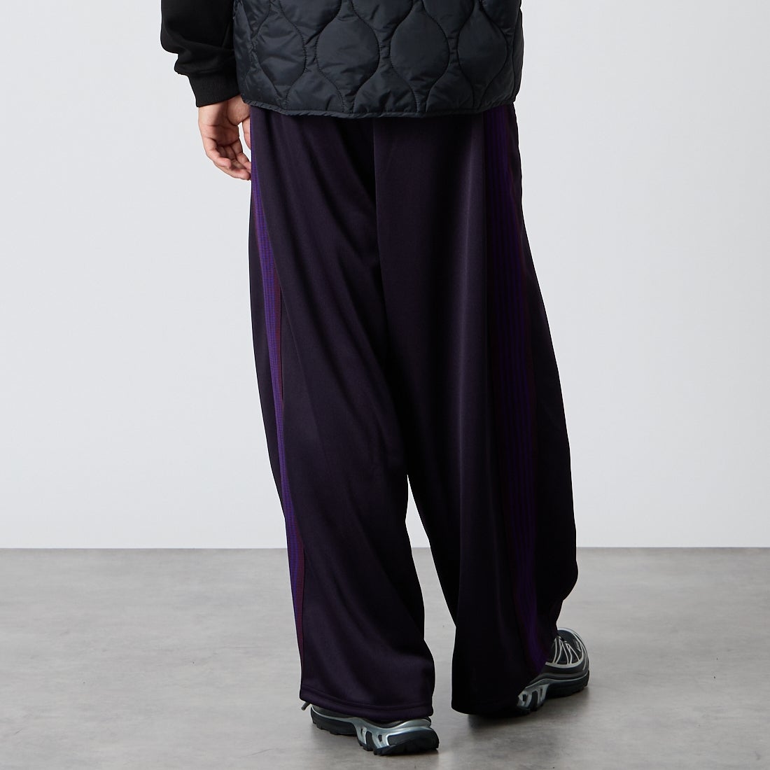 Needles [ニードルズ] ヒザデルトラックパンツ [TY355] B PURPLE &&モデル身長：175cm 着用サイズ：XS&&