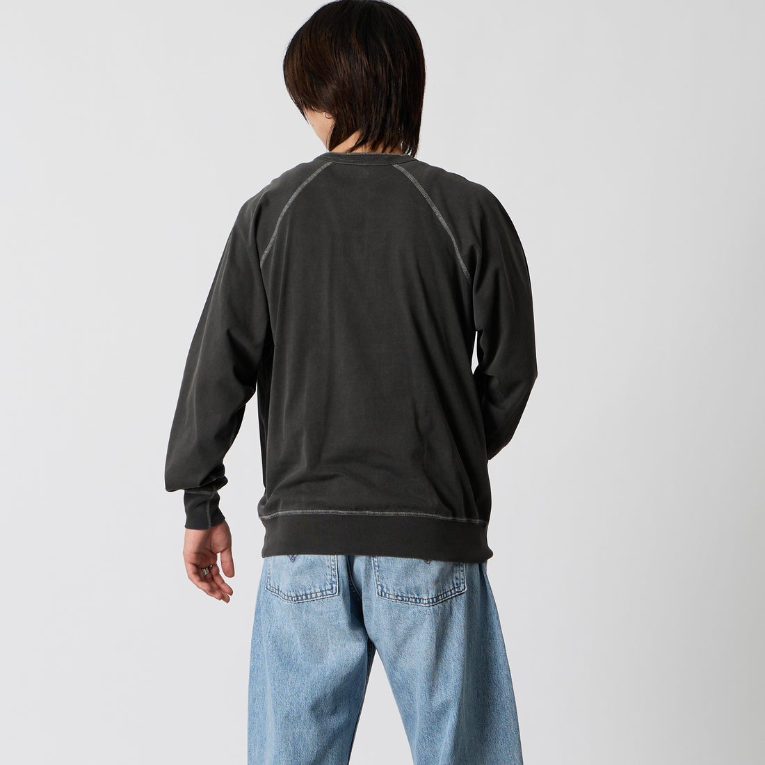 Health knit [ヘルスニット] ピグメント染め ヘンリーネックラグランTシャツ [HR26F-M353] 06 CHARCOA &&モデル身長：177cm 着用サイズ：M&&