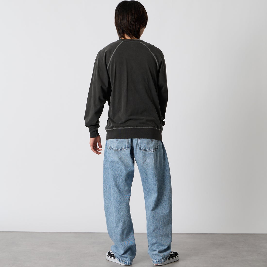 Health knit [ヘルスニット] ピグメント染め ヘンリーネックラグランTシャツ [HR26F-M353] 06 CHARCOA &&モデル身長：177cm 着用サイズ：M&&