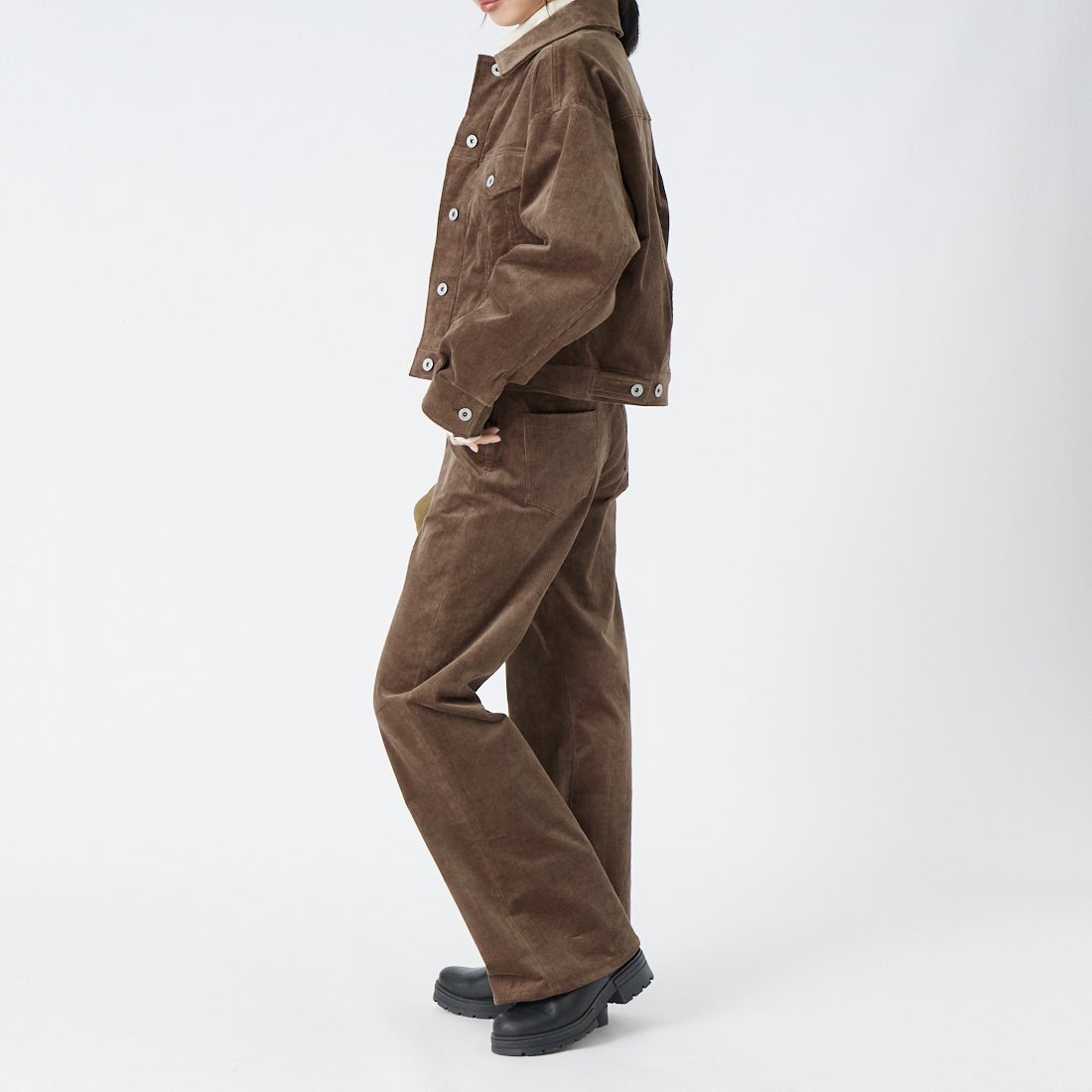 Noir Fabrik [ヌワールファブリック] コーデュロイトラッカージャケット [IN4-JK-6] BROWN &&モデル身長：162cm 着用サイズ：F&&
