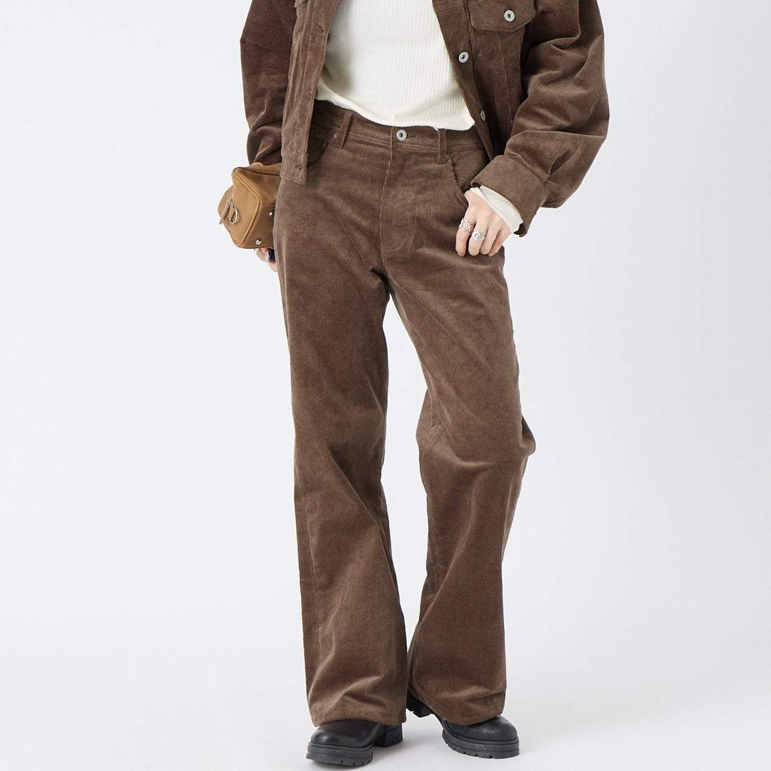 Noir Fabrik [ヌワールファブリック] コーデュロイフレアパンツ [IN43-PT-6] BROWN &&モデル身長：162cm 着用サイズ：S&&