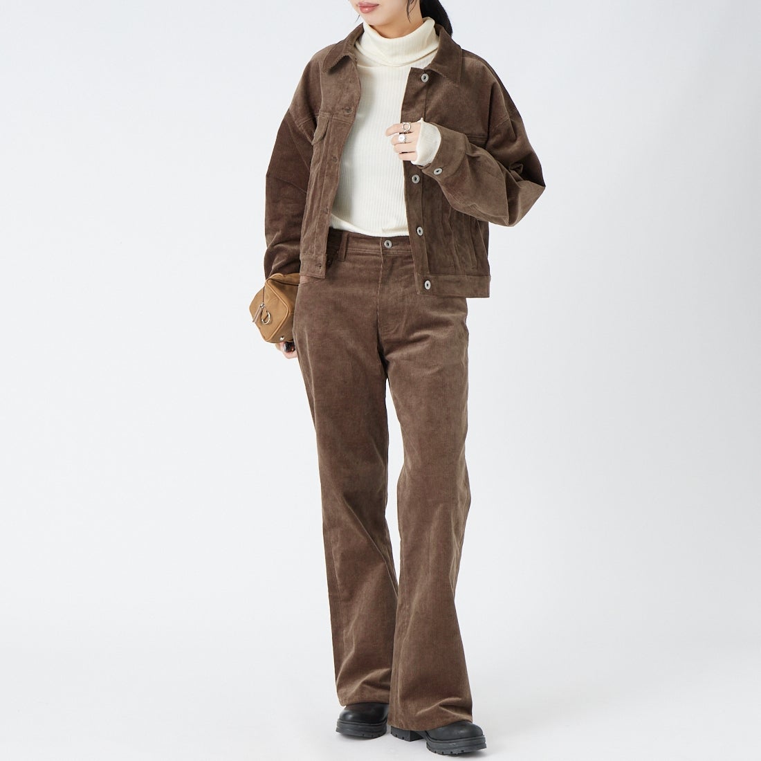Noir Fabrik [ヌワールファブリック] コーデュロイフレアパンツ [IN43-PT-6] BROWN &&モデル身長：162cm 着用サイズ：S&&