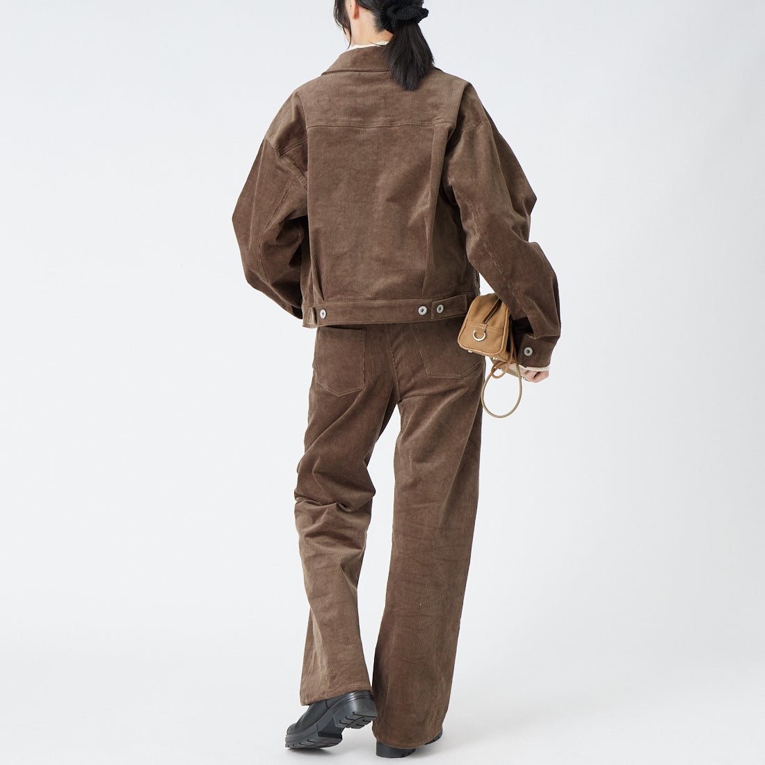 Noir Fabrik [ヌワールファブリック] コーデュロイフレアパンツ [IN43-PT-6] BROWN &&モデル身長：162cm 着用サイズ：S&&