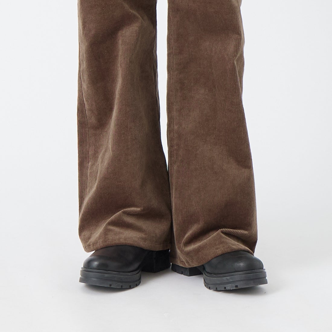 Noir Fabrik [ヌワールファブリック] コーデュロイフレアパンツ [IN43-PT-6] BROWN &&モデル身長：162cm 着用サイズ：S&&