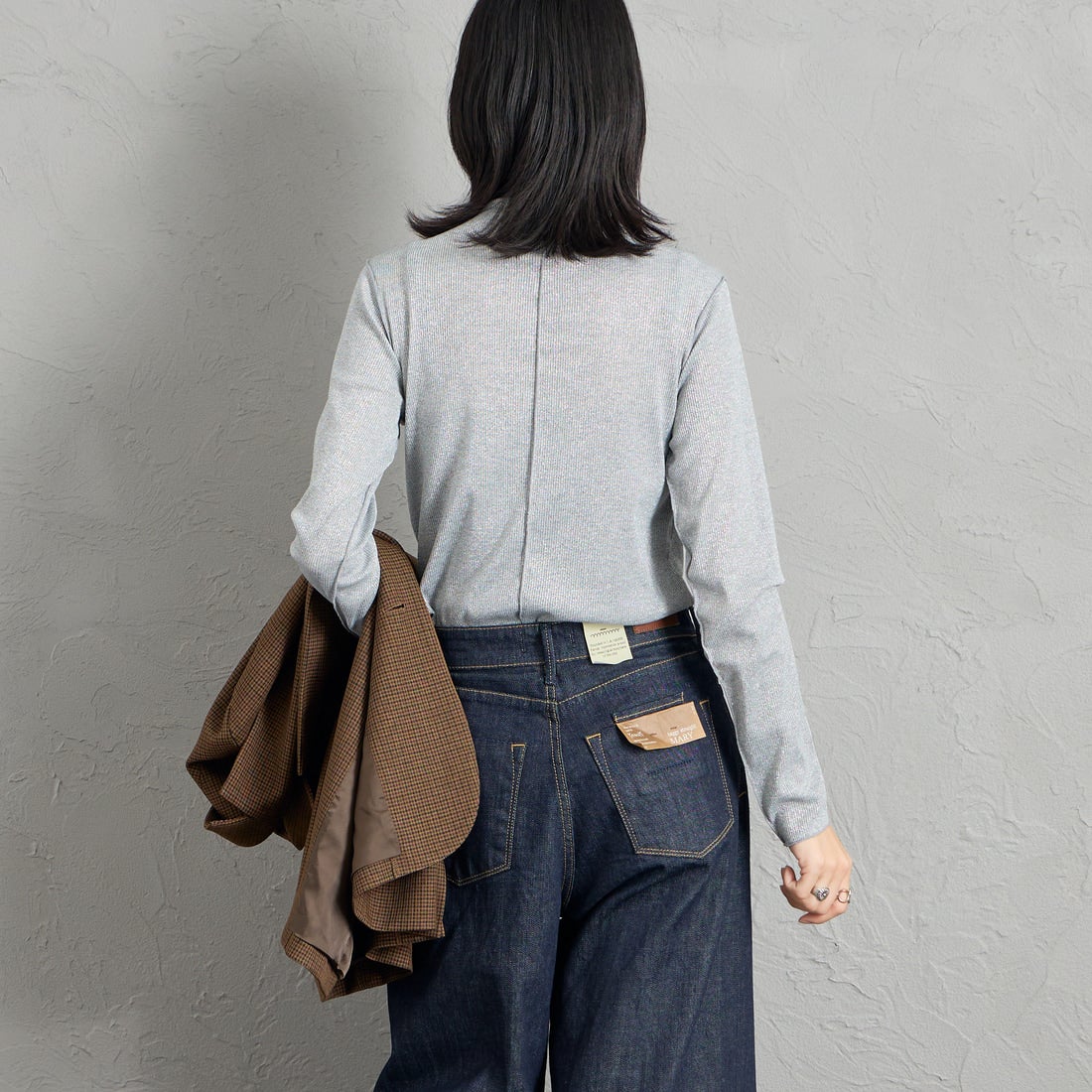 Maison de L'allure [メゾン ドゥ ラリュール] ハイネックラメニットソー [M26332013] 07 GRAY &&モデル身長：162cm 着用サイズ：F&&