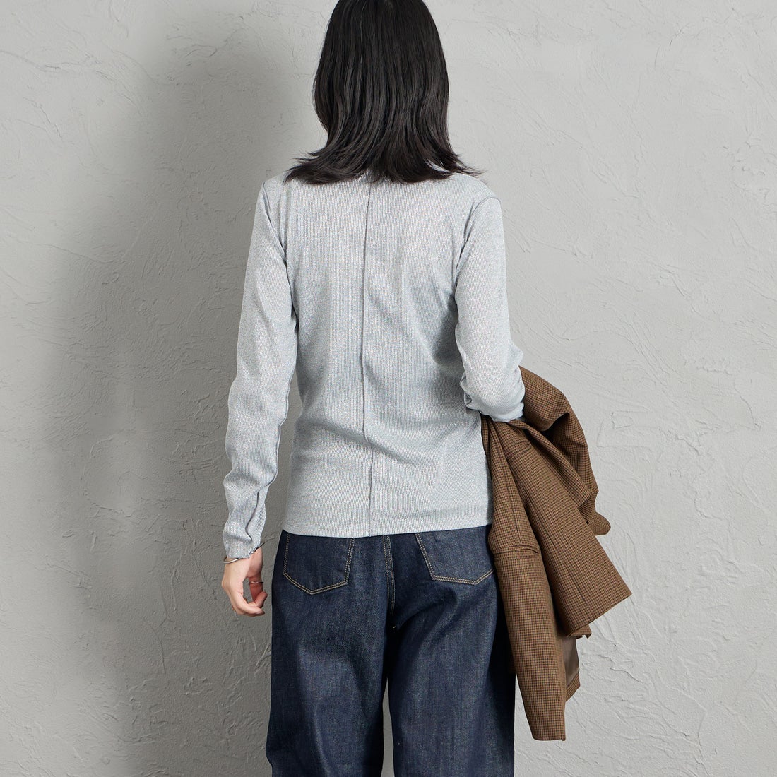 Maison de L'allure [メゾン ドゥ ラリュール] ハイネックラメニットソー [M26332013] 07 GRAY &&モデル身長：162cm 着用サイズ：F&&