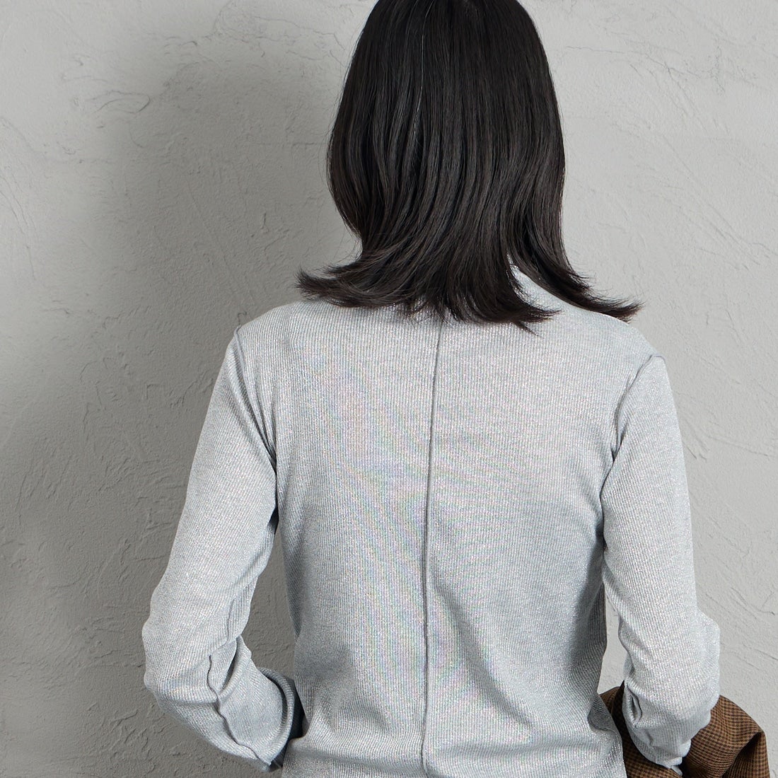 Maison de L'allure [メゾン ドゥ ラリュール] ハイネックラメニットソー [M26332013] 07 GRAY &&モデル身長：162cm 着用サイズ：F&&