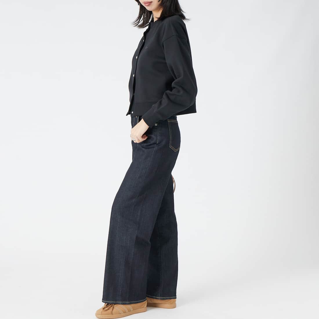 LACOSTE [ラコステ] ショート丈ダブルフェイスカーディガン [SF016] 031 BLACK &&モデル身長：162cm 着用サイズ：36&&